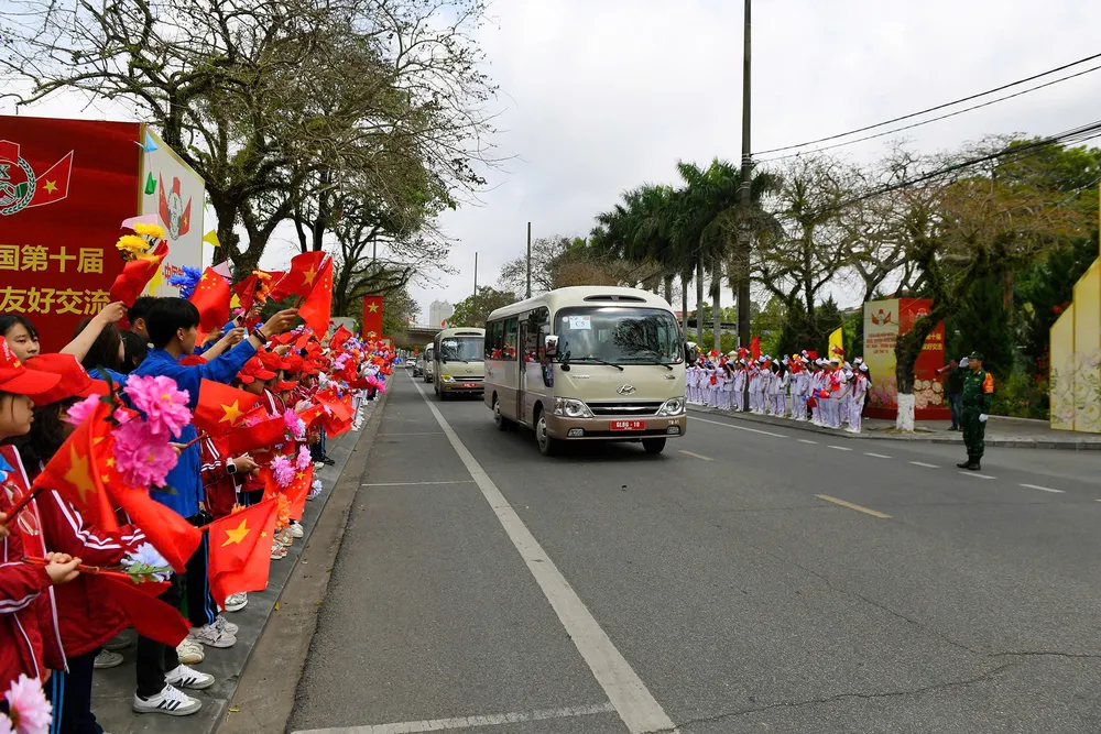 Tong duyet giao luu quoc phong VN-TQ 6.jpg