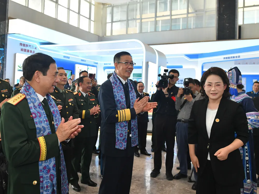 Tham quan khu trien lam y te 2.jpg