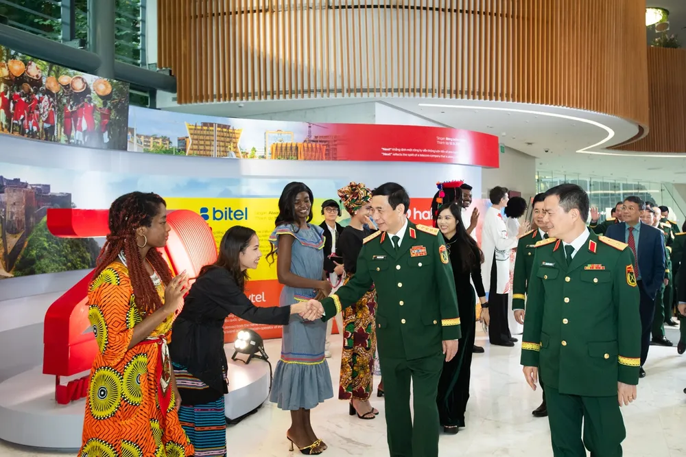 Anh 4 -  Viettel Global.jpg