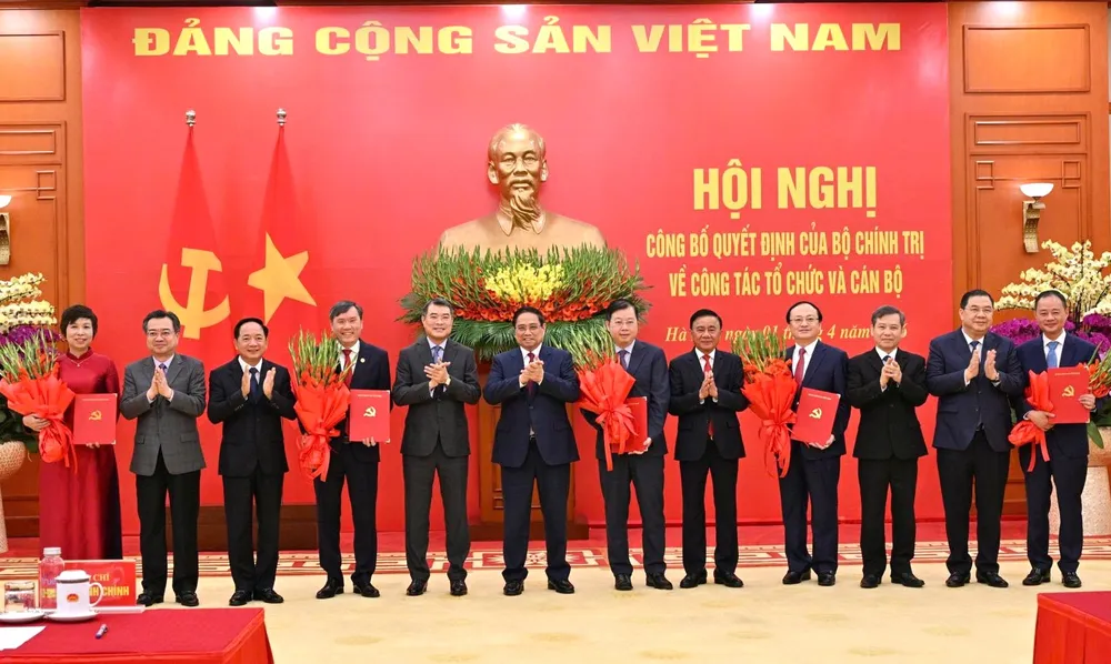 Anh trao cac QB cua Bo CT 1.jpg