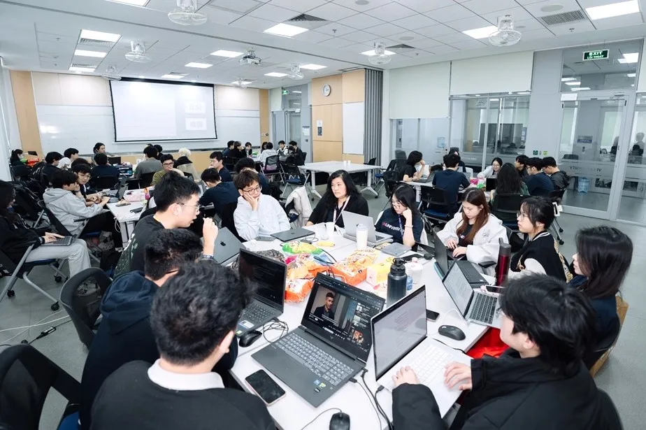 Cuoc thi Asian Hackathon 2.jpg
