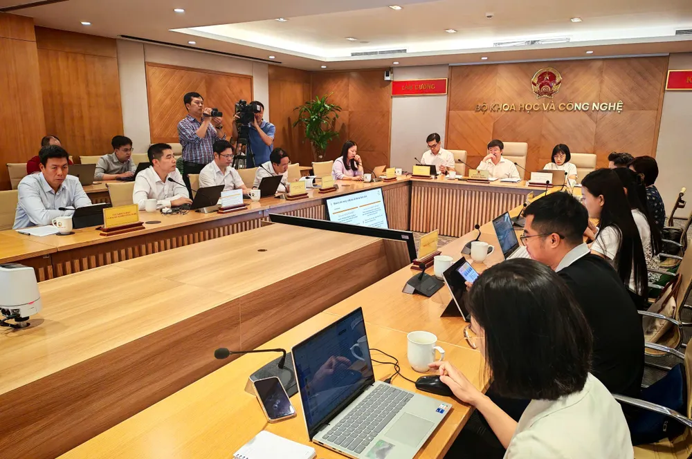 Hop bao KHCN 5.jpg