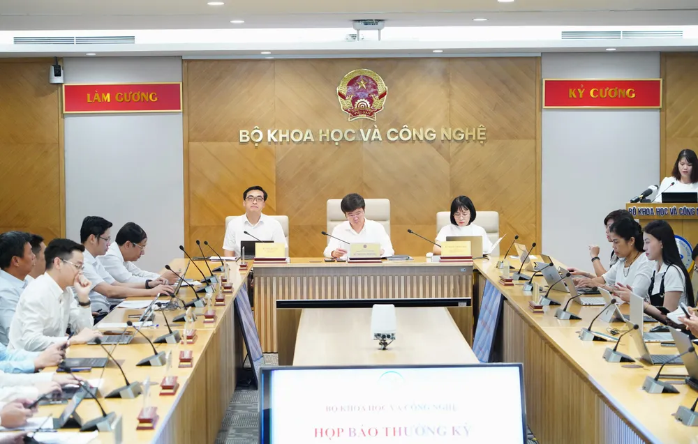 Hop bao KHCN 6.jpg