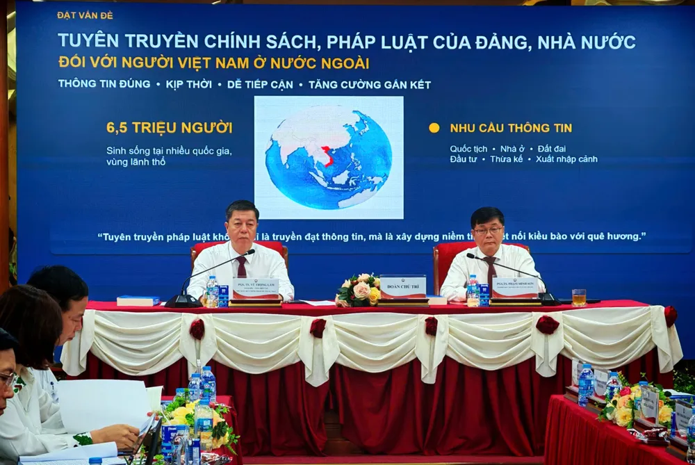 Hoi thao doi moi tuyen truyen chinh tri tren khong gian mang 3.jpg
