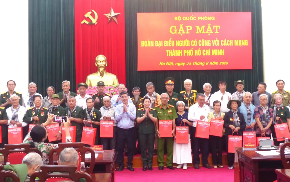 Anh doan co cong TPHCM 12.JPG