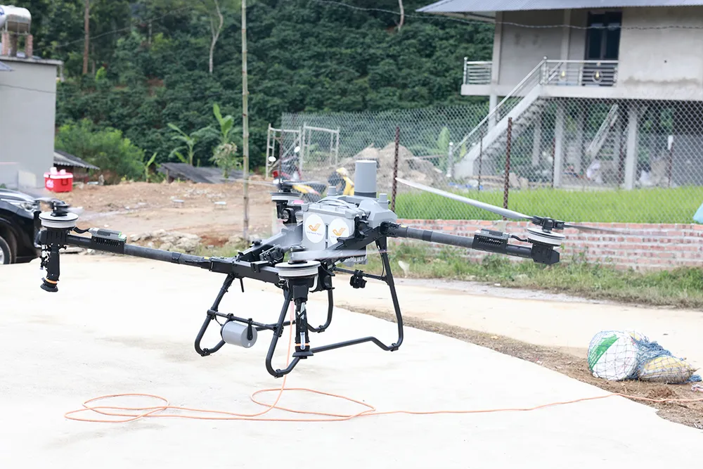 Chuyến hàng đầu tiên được vận chuyển bằng UAV đảm bảo an toàn và đúng lộ trình đề ra.JPG