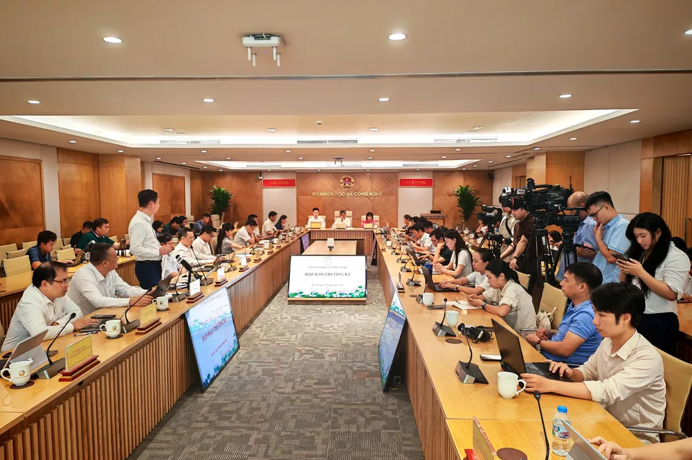 Hop bao thuong ky Bo KHCN 2.jpg