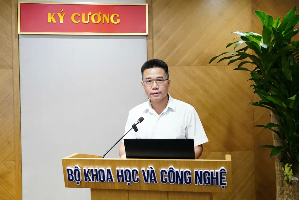 Ong Le Van Chung - dai dien Vu Buu chinh.jpg