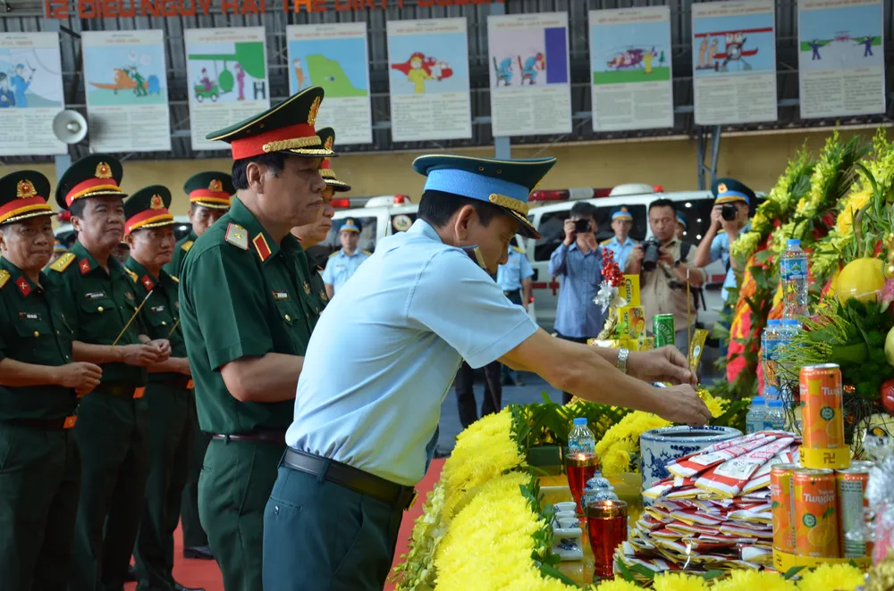 Bo Quoc phong tiep nhan mau hai cot liet si Quan khu 9 3.jpg