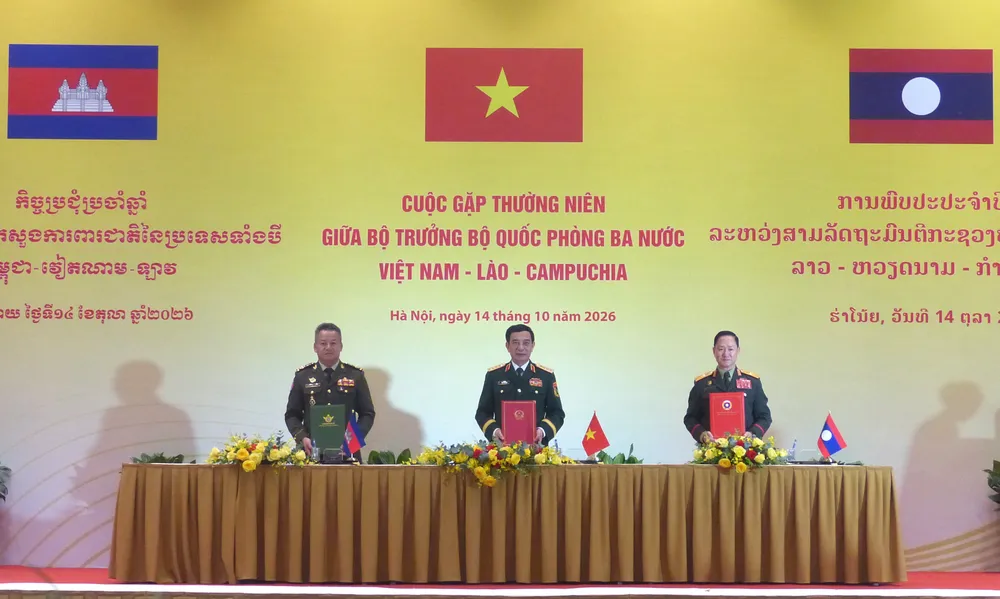 Anh cuoc gap 3 Bo truong QP 3.jpg