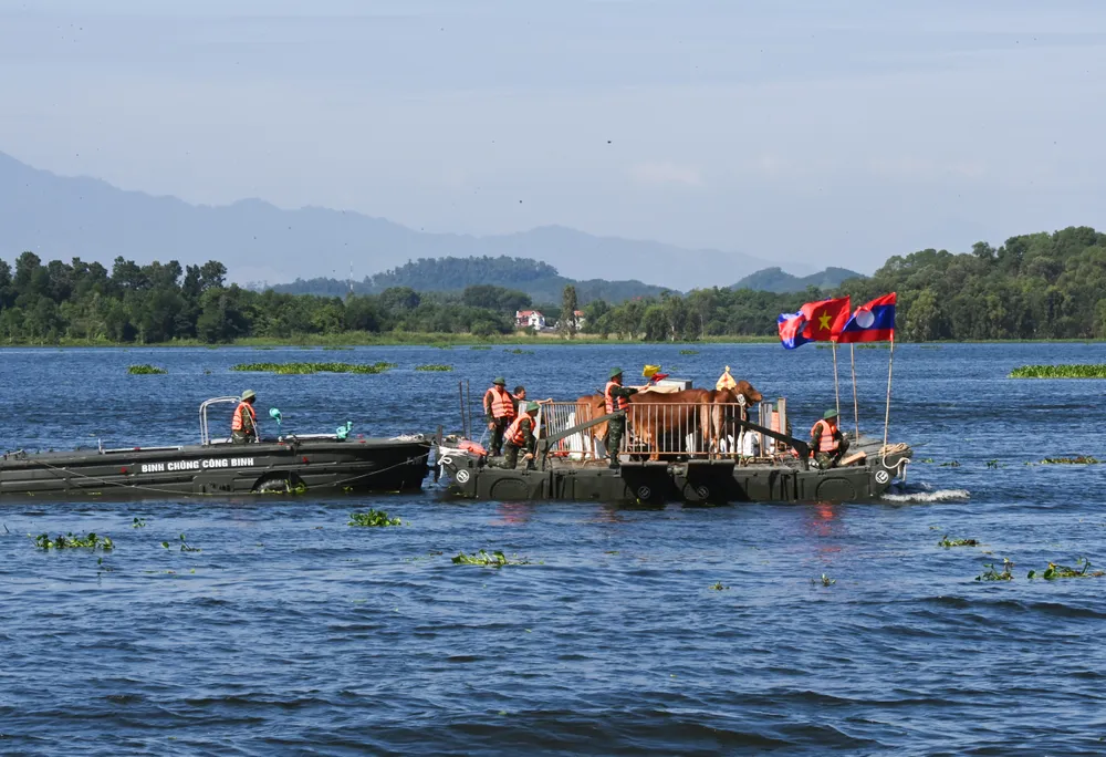 Anh dien tap phong thu dan du VN-Lao-CPC 19.jpg