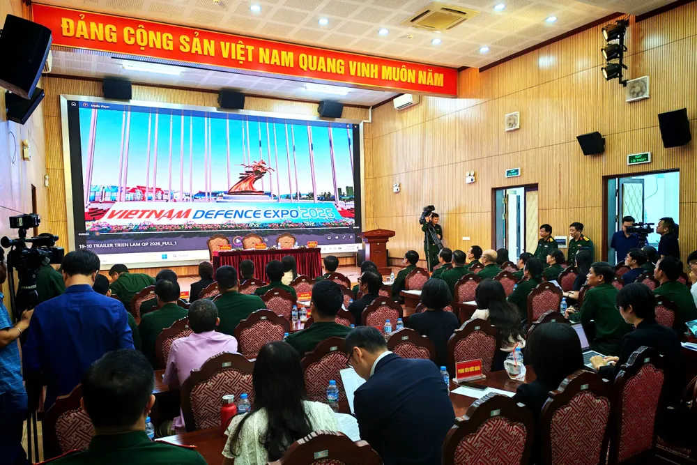 Hop bao Trien lam Quóc phong 2.jpg