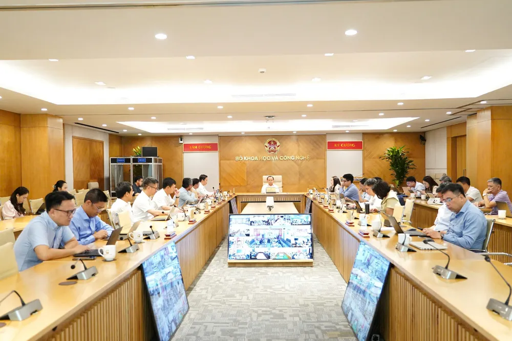 Anh hop Bo KHCN gian ngan kinh phi 1.jpg
