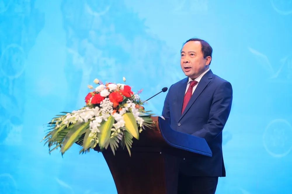 Anh khai mac Tuan le so VN 2.jpg