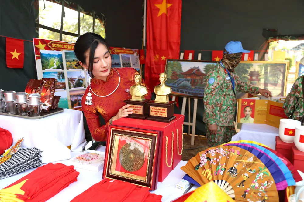 Hoat dong gin giu hoa binh LHQ 4.JPG
