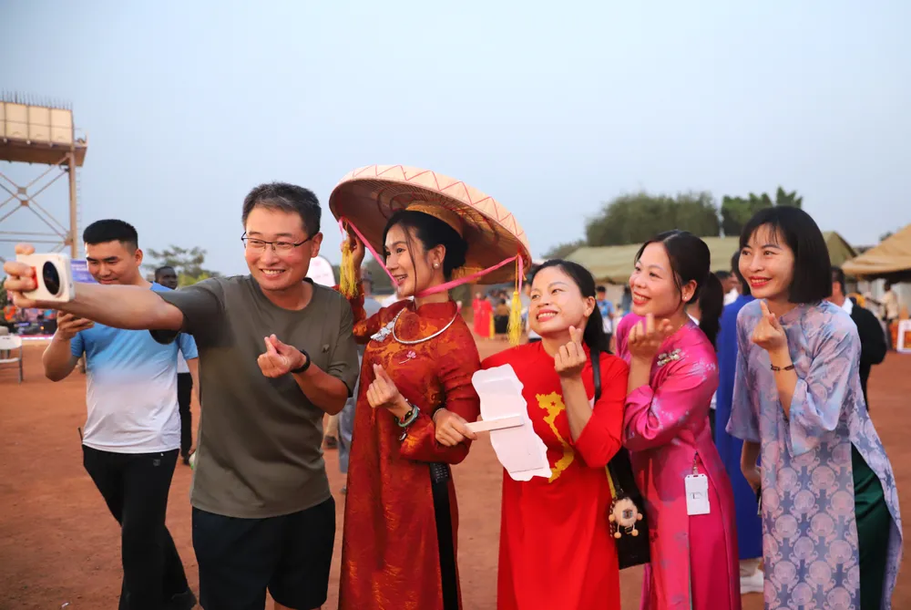 Hoat dong gin giu hoa binh LHQ 6.JPG