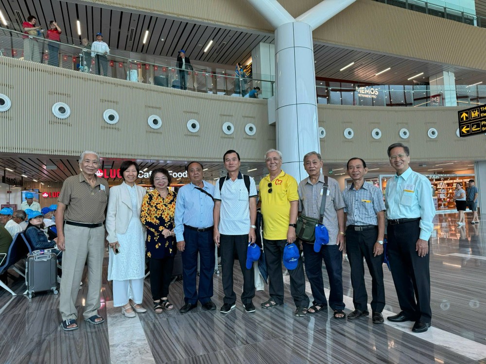 华人代表赴河内出席八月革命胜利暨“九‧二”国庆80周年国家级庆典。