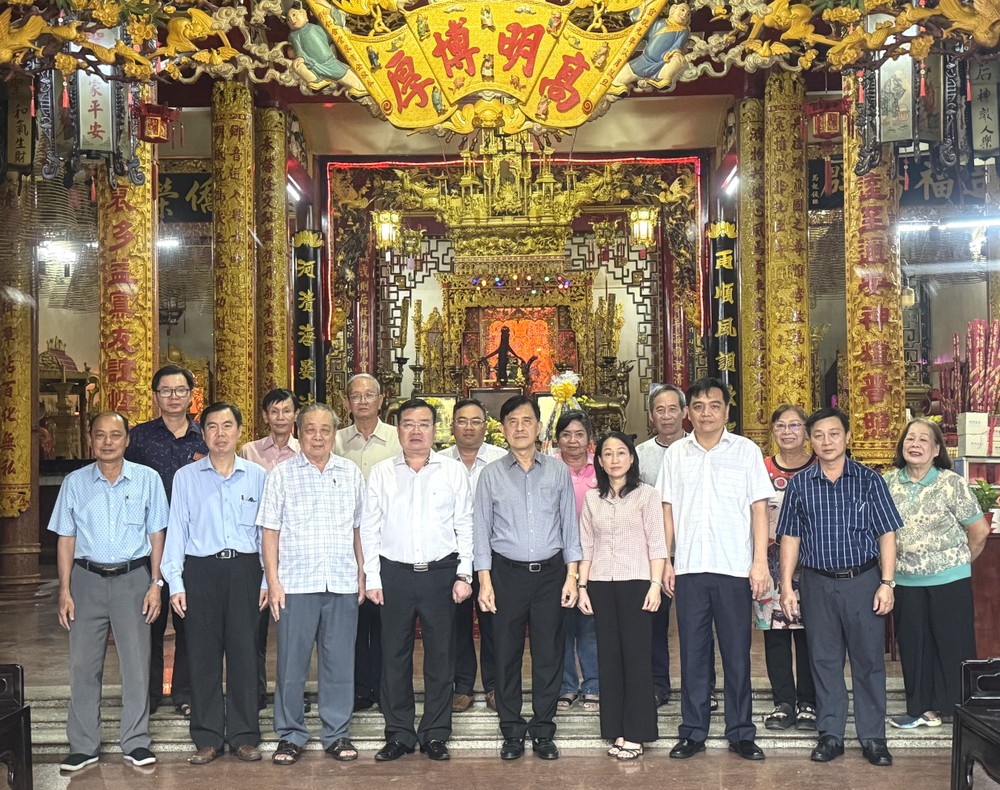 市民族与宗教厅领导团与海南会馆理事会合影