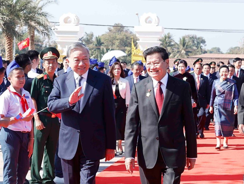 越南党中央总书记苏林和老挝人革党中央总书记、国家主席通伦·西苏里。