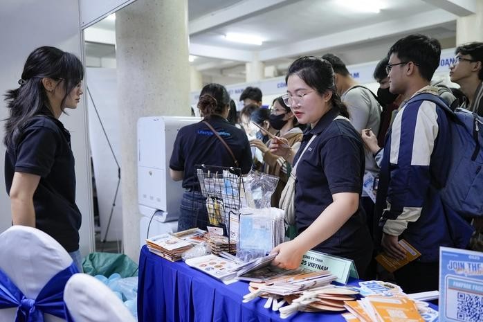 胡志明市纺织品成衣、制鞋、食品等加工制造领域需要约1万8000个就业岗位。