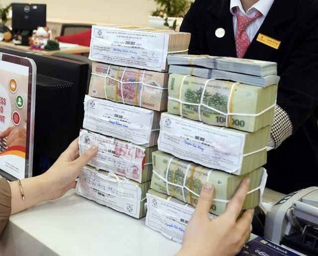 多家银行持续调升定期存款利率，6个月定期存款年息突破7%。