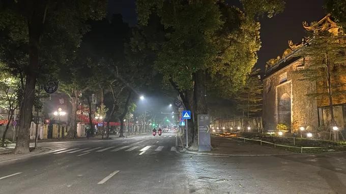 12月19日清晨，河内出现大雾并伴有强冷天气。