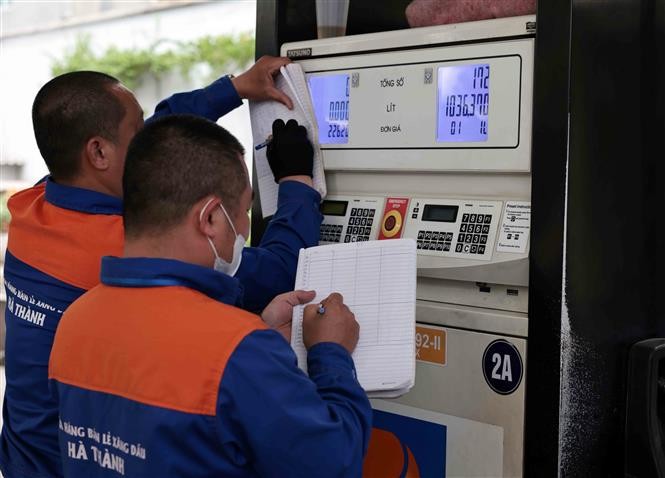  调价前对成品油进行盘点。