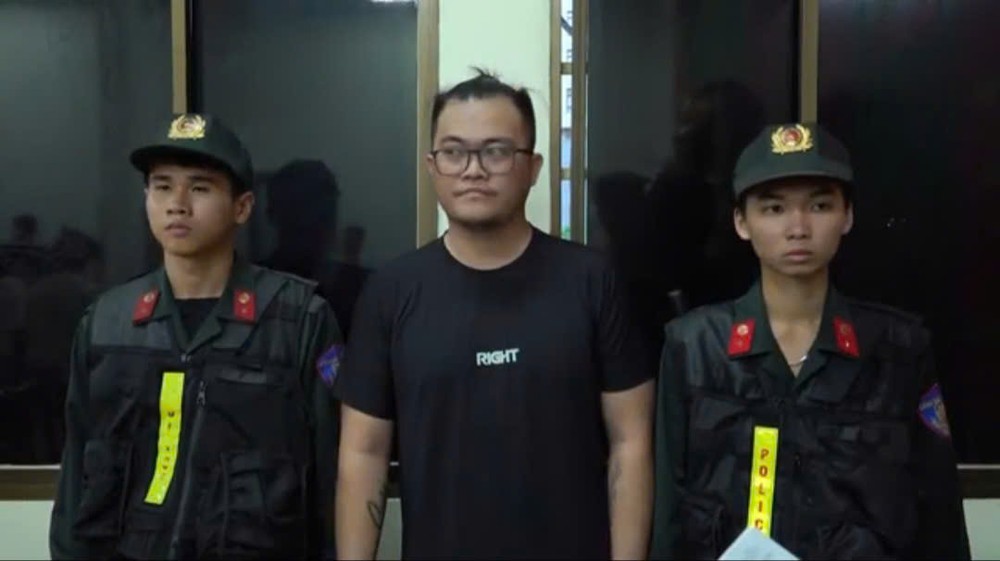 犯罪嫌疑人陈俊杰在公安机关。