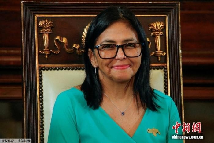 当地时间1月5日，德尔西·罗德里格斯在委内瑞拉全国代表大会宣誓就任委临时总统。