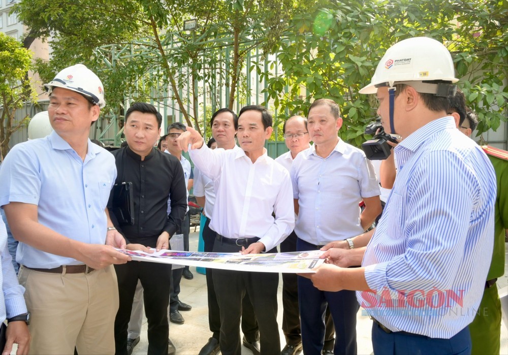 胡志明市市委书记陈留光检查春和坊武文秦街8号地块施工进度。