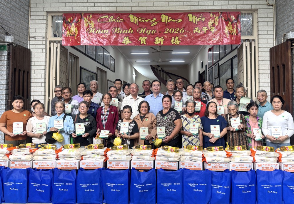 堤岸坊与穗城会馆新春送暖。