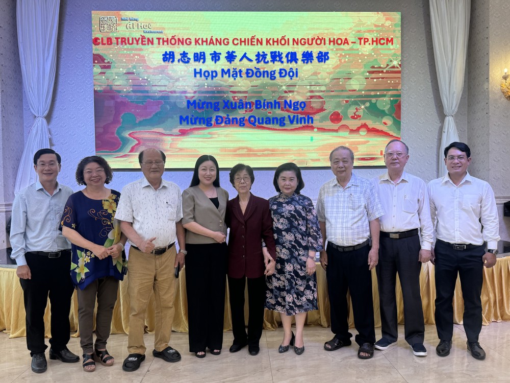 诸位领导与嘉宾参加迎春庆党聚会活动。