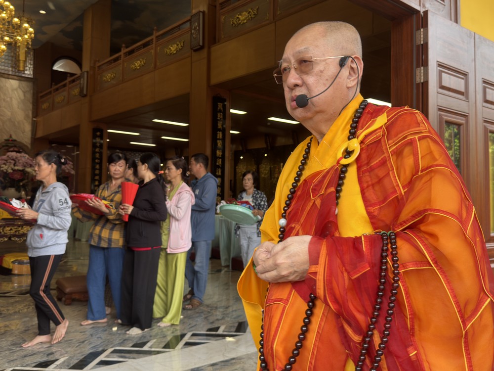 草堂禅寺住持释了明法师主法“长年金刚息灾法会”。