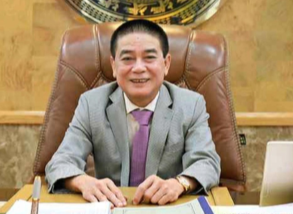 目前，曙光集团董事长获准保释，并被限制离开居住地。