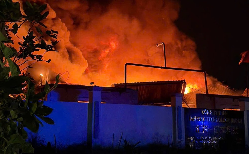 火灾现场。泰何摄。