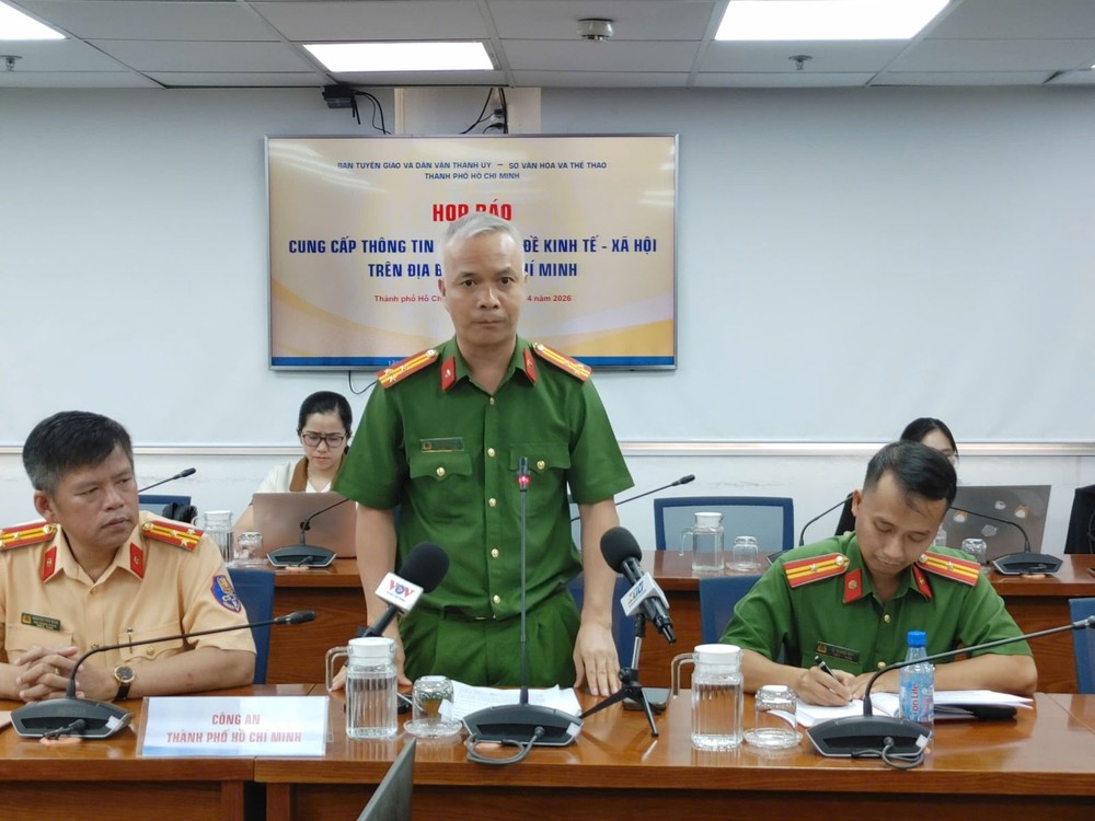 4月16日下午，胡志明市公安厅消防与救援警察科副科长阮文松中校接受媒体采访。