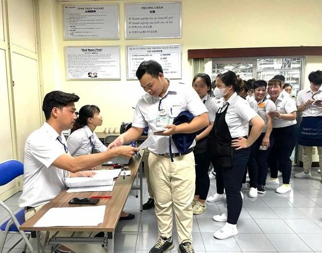 胡志明市某公司安排员工额外放假3天并照领全薪。