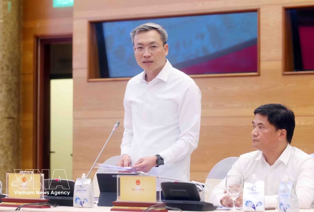 公安部办公厅主任、公安部发言人阮国瓒少将在会上汇报。