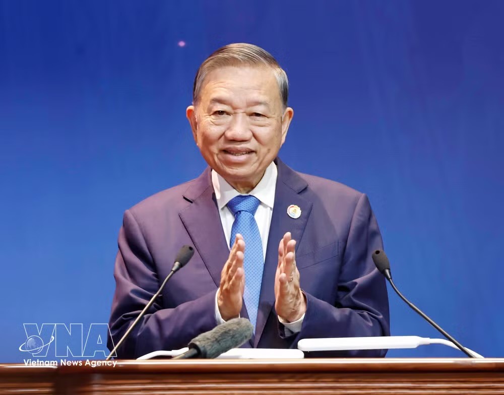 党中央总书记、国家主席苏林出席大会并发表重要讲话。