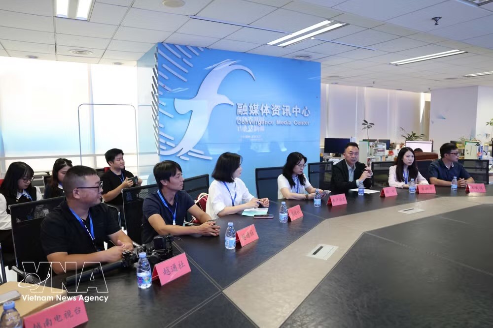 福建新时代国际传播中心有限公司总经理赖晗出席座谈会并发表讲话。图自越通社。