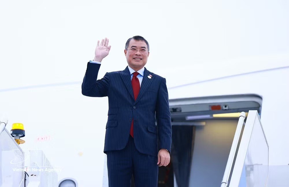 越南政府总理黎明兴回到河内，圆满结束赴俄罗斯出席东盟-俄罗斯关系35周年纪念峰会之行。 