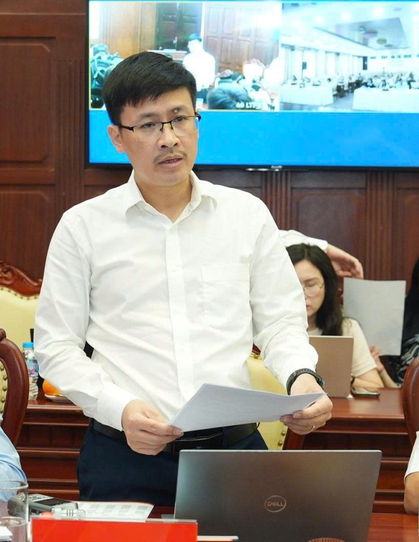 国家银行信息技术局副局长黄明进。