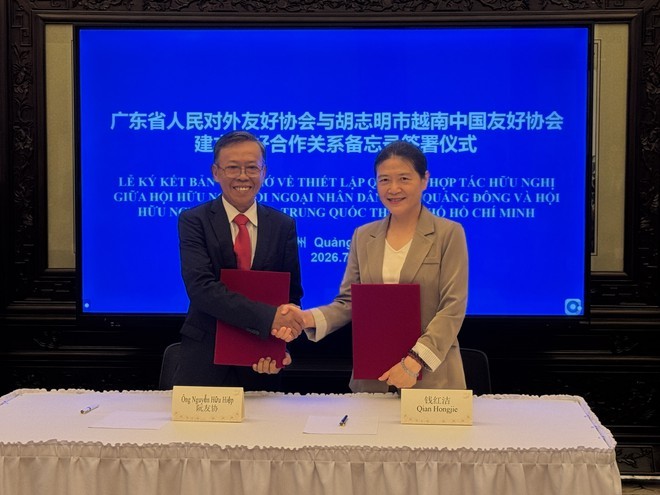 越南胡志明市越中友好协会与中国广东省人民对外友好协会续签友好合作备忘录。