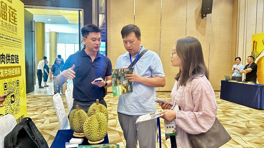  企业在研讨会上进行商务对接。（清蓉摄）