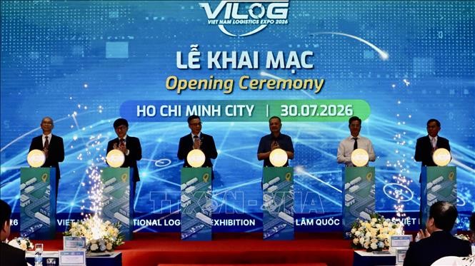 与会代表共同为VILOG 2026主持开幕仪式。