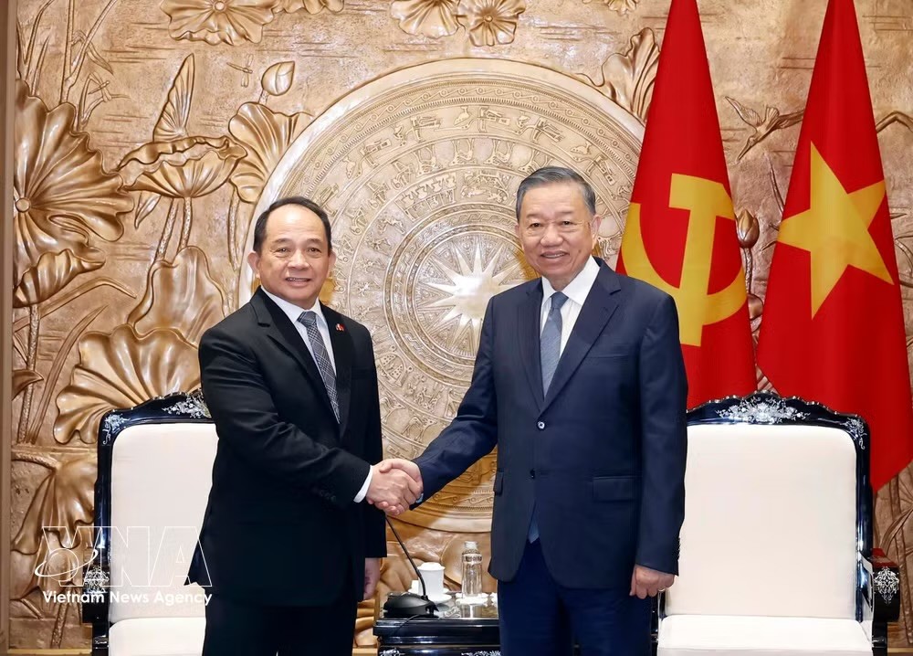 党中央总书记、国家主席苏林会见菲律宾国家安全委员会顾问爱德华多。图自越通社