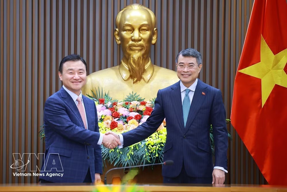 政府总理黎明兴会见三星电子联席首席执行官卢泰文。图自越通社