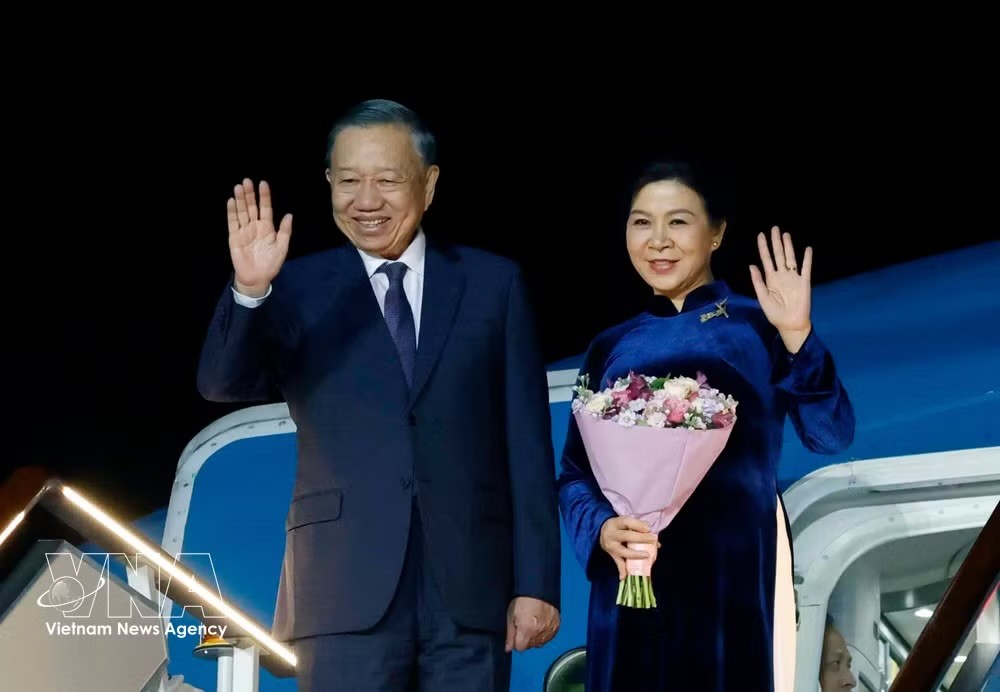 越南党中央总书记、国家主席苏林和夫人离开俄罗斯首都莫斯科，继续前往法国巴黎。图自越通社