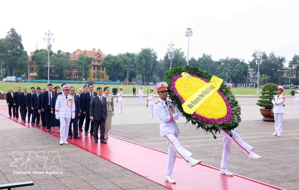 泰国国王和王后圆满结束对越南进行国事访问