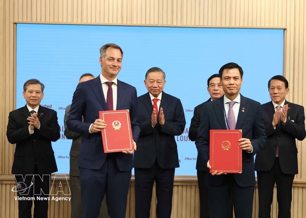 党中央总书记、国家主席苏林见证越南与联合国交换双边合作文本。图自越通社